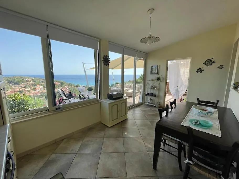 Villa Mowgli House - Sardinia Sea View à Geremèas
